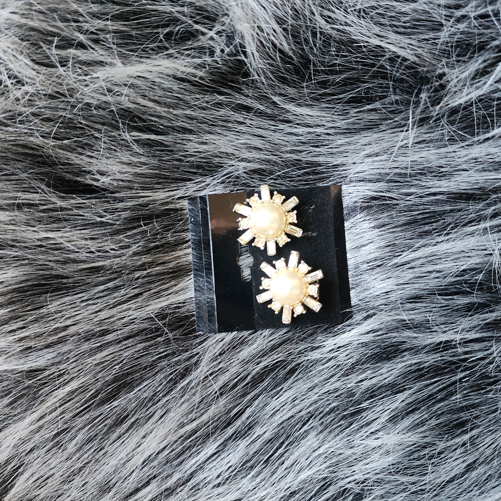 Gold and Cream Dimensional Earrings with Vintage Charm